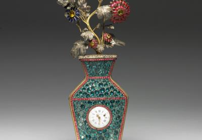 图片[2]-Hanging vase inlaid with glass and fitted with a timepiece, Qing dynasty (1644-1911).-China Archive